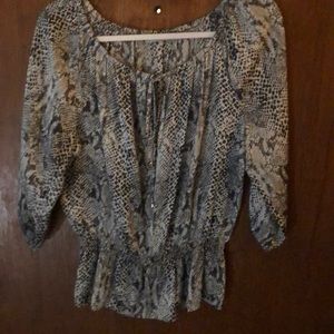 Adorable half arm blouse